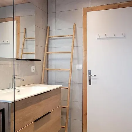 - 3 Pieces, 6 Pers, Balcon, Proche Centre Et Remontees, Cuisine Equipee - Fr-1-676-170 Apartmán