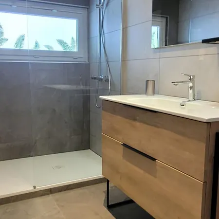 Apartmán - 3 Pieces, 6 Pers, Balcon, Proche Centre Et Remontees, Cuisine Equipee - Fr-1-676-170 *